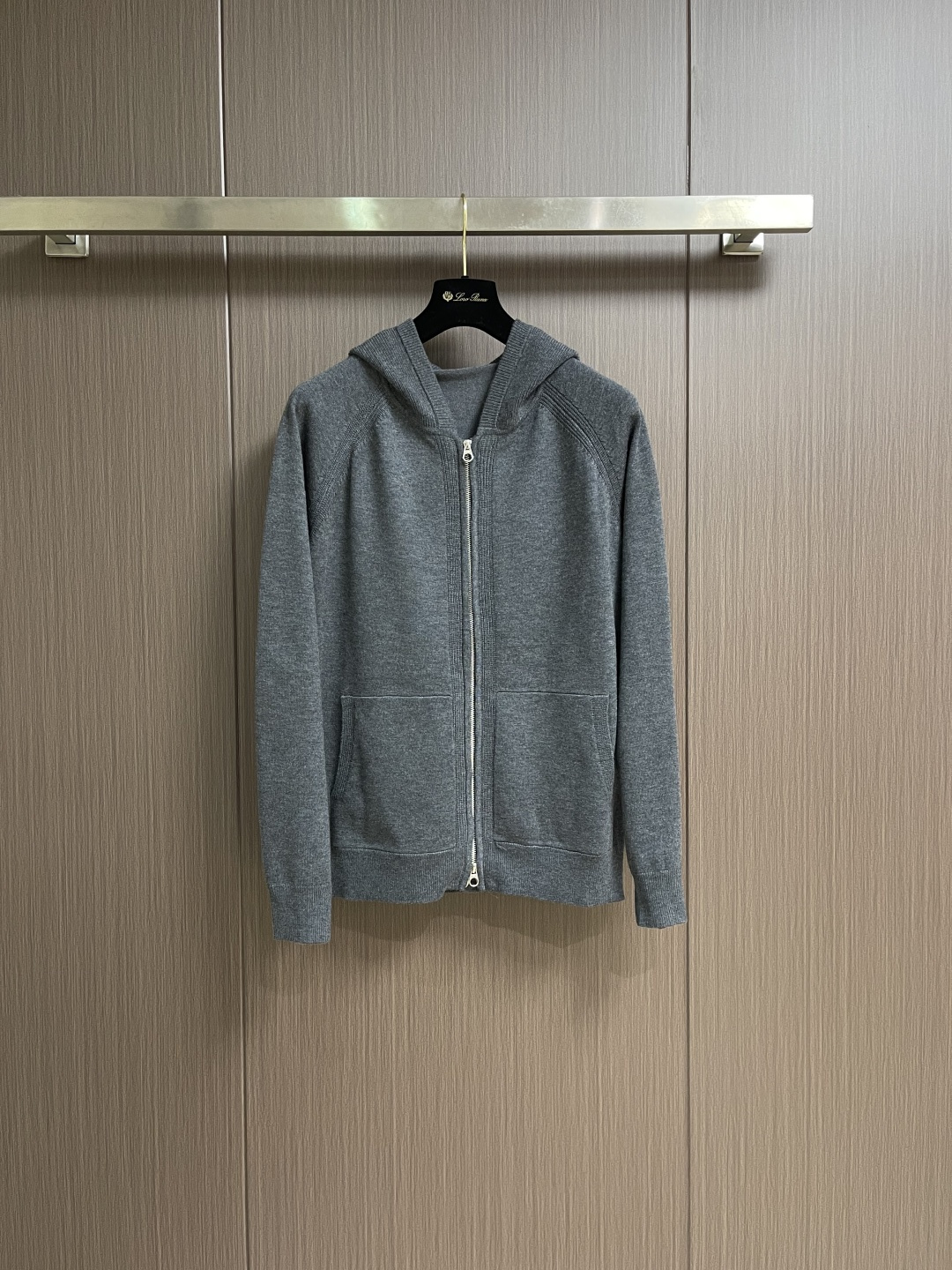 NO:651608,LP Loro Piana 2025ss new autumn and winter hooded sweater!  High-quality wool, simple but not simple. Casual hooded style, classic and versatile, easy to match on the street for daily use, good looseness, fine workmanship, fine and even stitching, not easy to get off line. Size M-XXL,,loro piana,loro piana,sweaters,hats,alexander wang19860909LP Loro Piana 2025ss秋冬新款连帽毛衣！优质羊毛,简约而不简单.休闲连帽款式,经典百搭,日常搭配出街轻松搭配,松弛感拉满好,做工精细 针脚细密均匀,不易脱线.尺码M-XXL,,loro piana,loro piana,sweaters,hats,alexander wang,Men's clothing