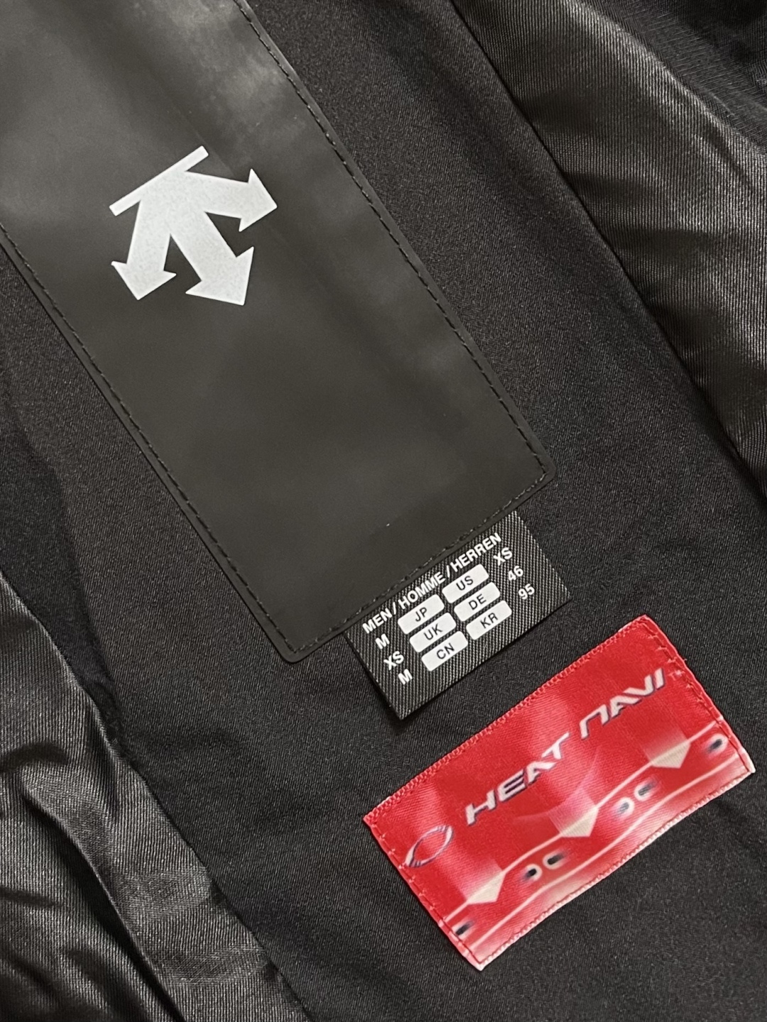 DESCENTE 迪桑特 中长款男女士情侣款羽绒服，过膝的长度，就如同行走的羽绒被，326克的充绒量90