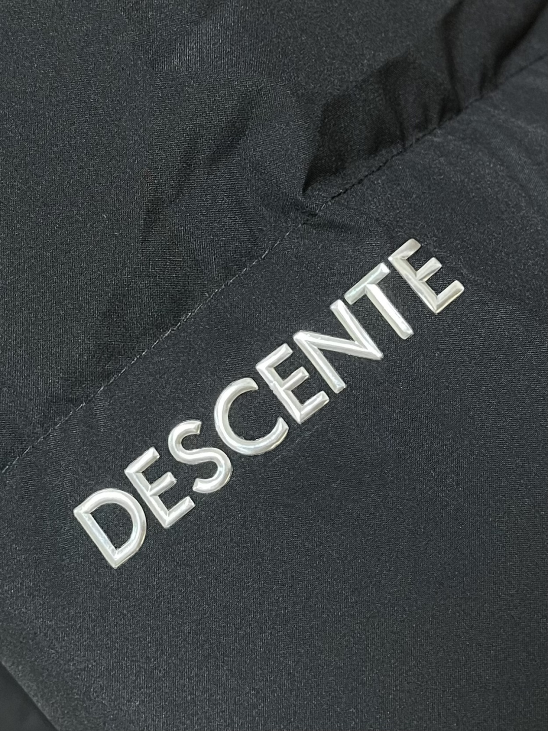 DESCENTE 迪桑特 中长款男女士情侣款羽绒服，过膝的长度，就如同行走的羽绒被，326克的充绒量90