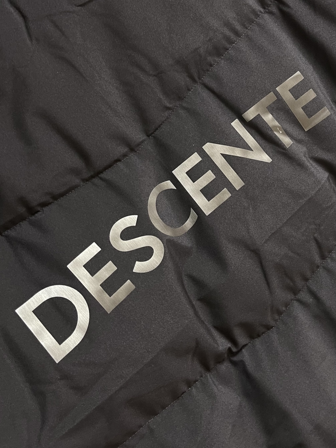 DESCENTE 迪桑特 中长款男女士情侣款羽绒服，过膝的长度，就如同行走的羽绒被，326克的充绒量90