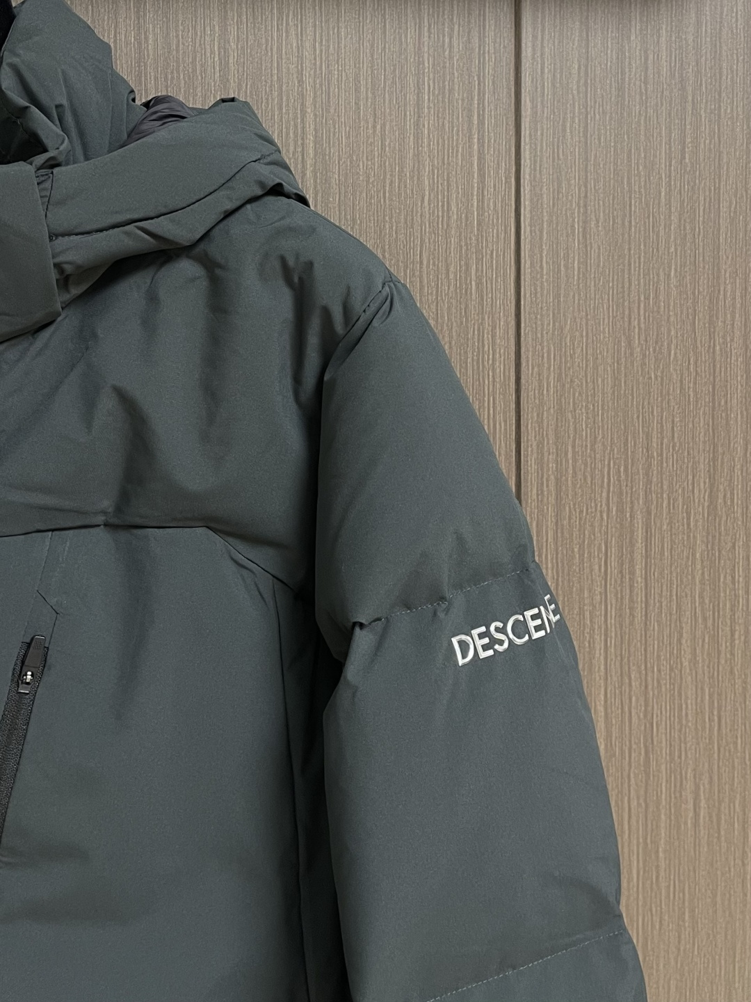 Descente迪桑特 秋冬新款连帽羽绒服 原版订制五金配件全进口原版定制 采用90白鸭绒 超柔软 充羽