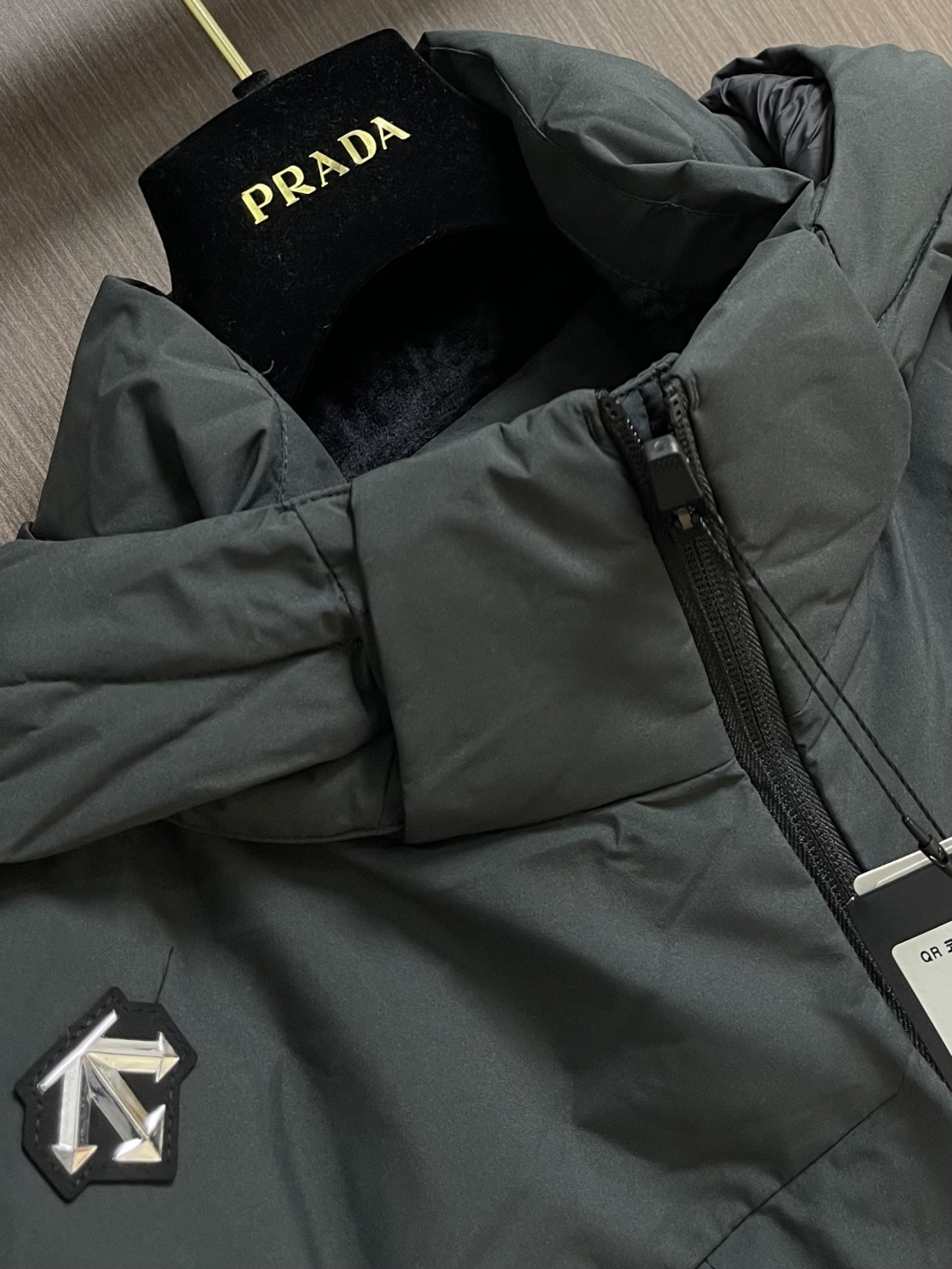 Descente迪桑特 秋冬新款连帽羽绒服 原版订制五金配件全进口原版定制 采用90白鸭绒 超柔软 充羽