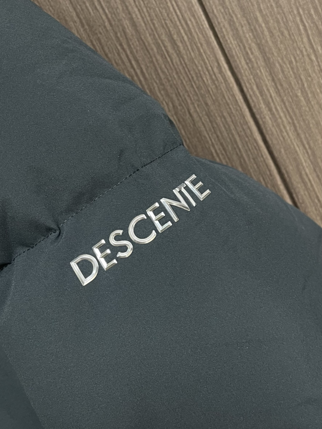 Descente迪桑特 秋冬新款连帽羽绒服 原版订制五金配件全进口原版定制 采用90白鸭绒 超柔软 充羽