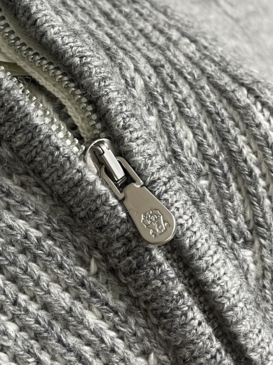 BC BrunelloCucinelli布鲁内洛·库奇内利男士商务休闲简约百搭立领拉链双线人字纹针织衫羊