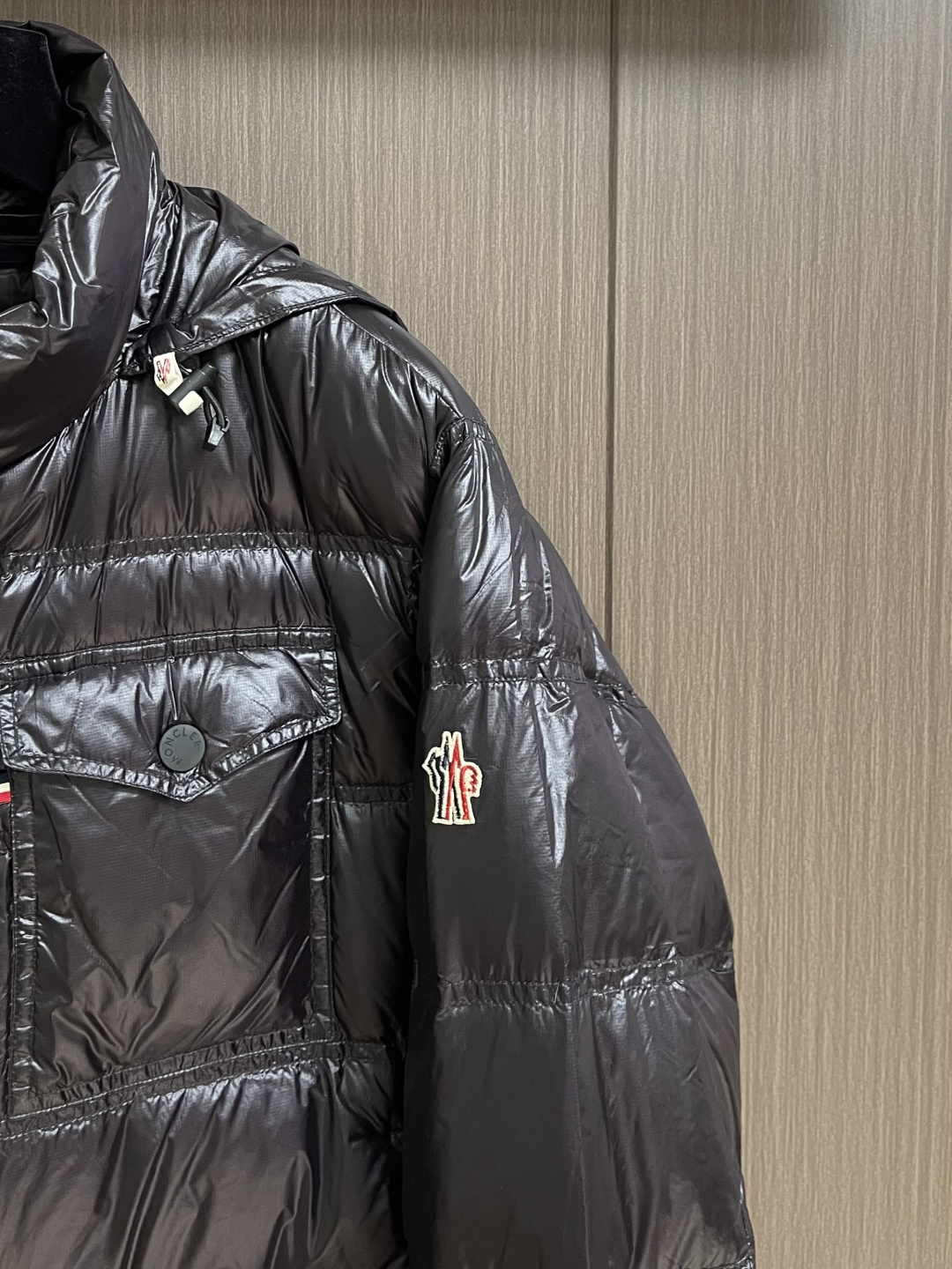 Moncler Raffort 滑雪系列羽绒服，90白鹅绒高版，专为户外活动而设计 由微型防撕 裂材料制