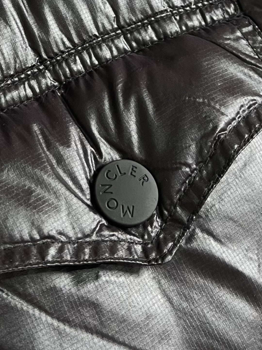 Moncler Raffort 滑雪系列羽绒服，90白鹅绒高版，专为户外活动而设计 由微型防撕 裂材料制