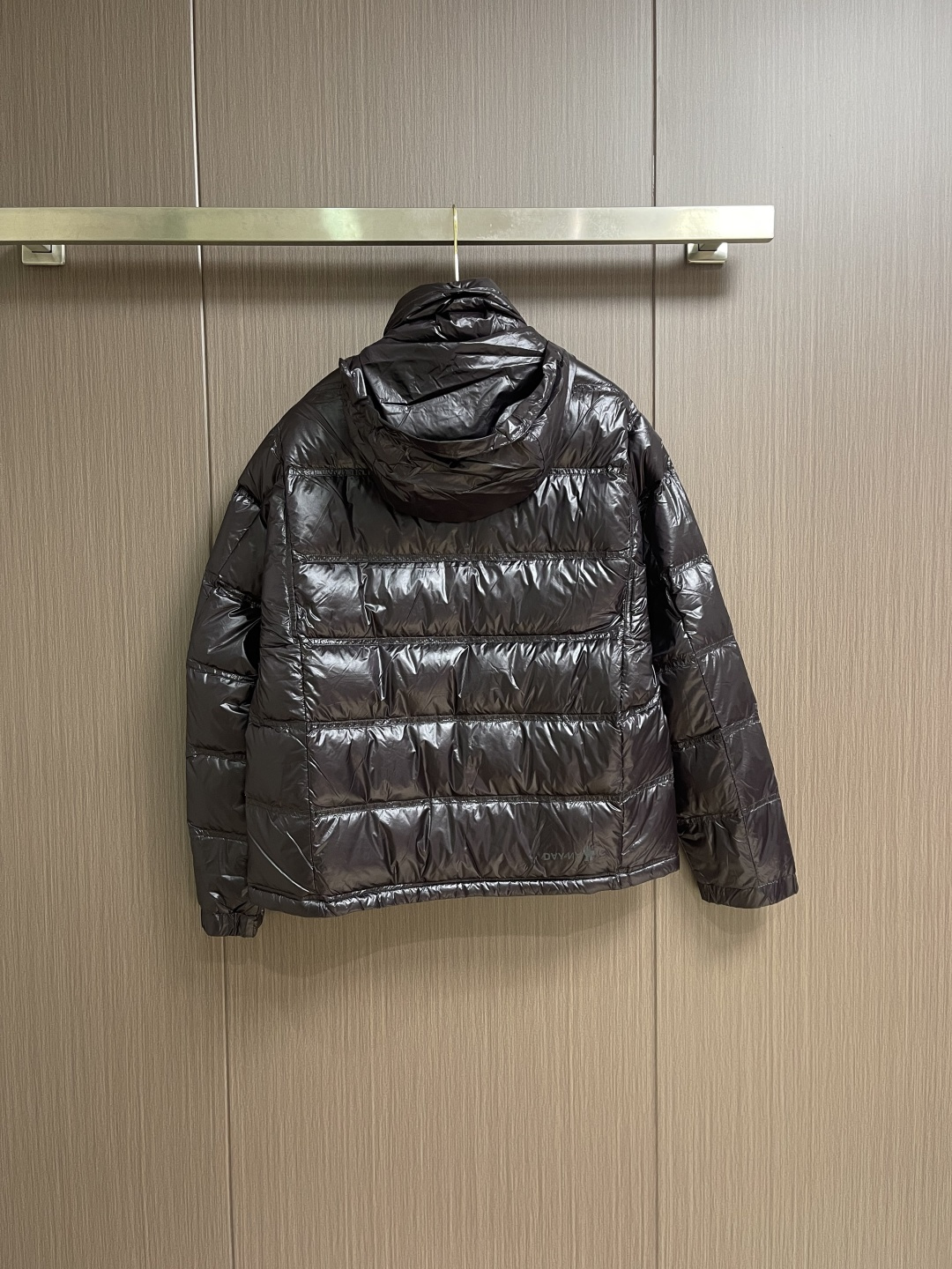 Moncler Raffort 滑雪系列羽绒服，90白鹅绒高版，专为户外活动而设计 由微型防撕 裂材料制