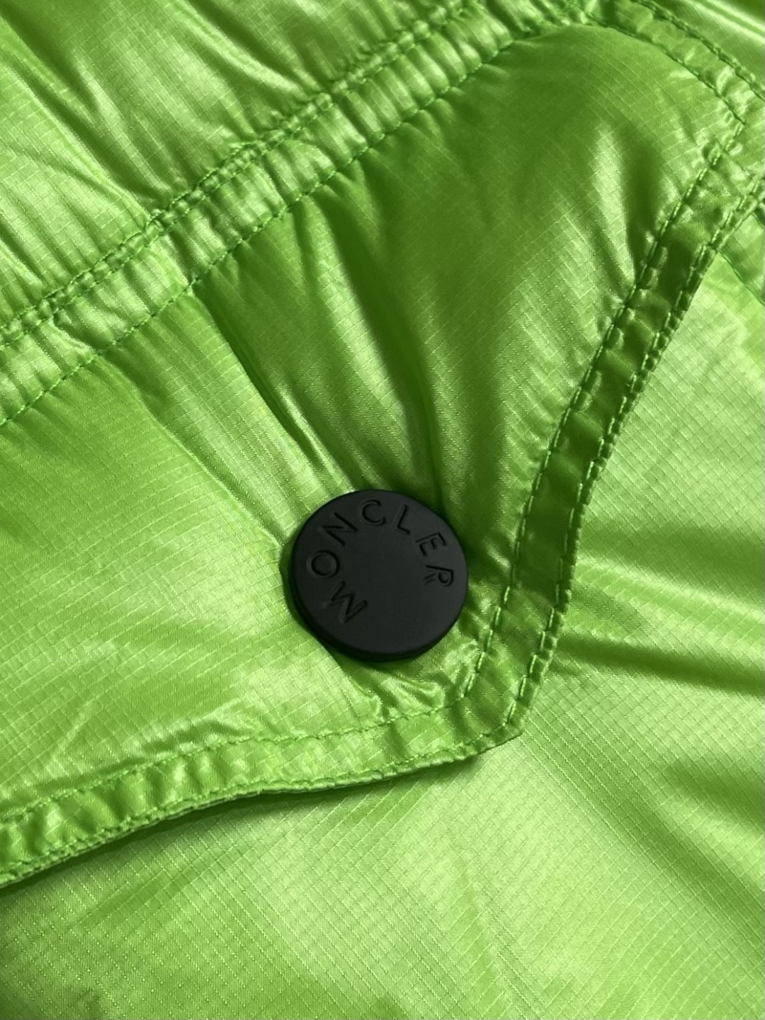 Moncler Raffort 滑雪系列羽绒服，90白鹅绒高版，专为户外活动而设计 由微型防撕 裂材料制