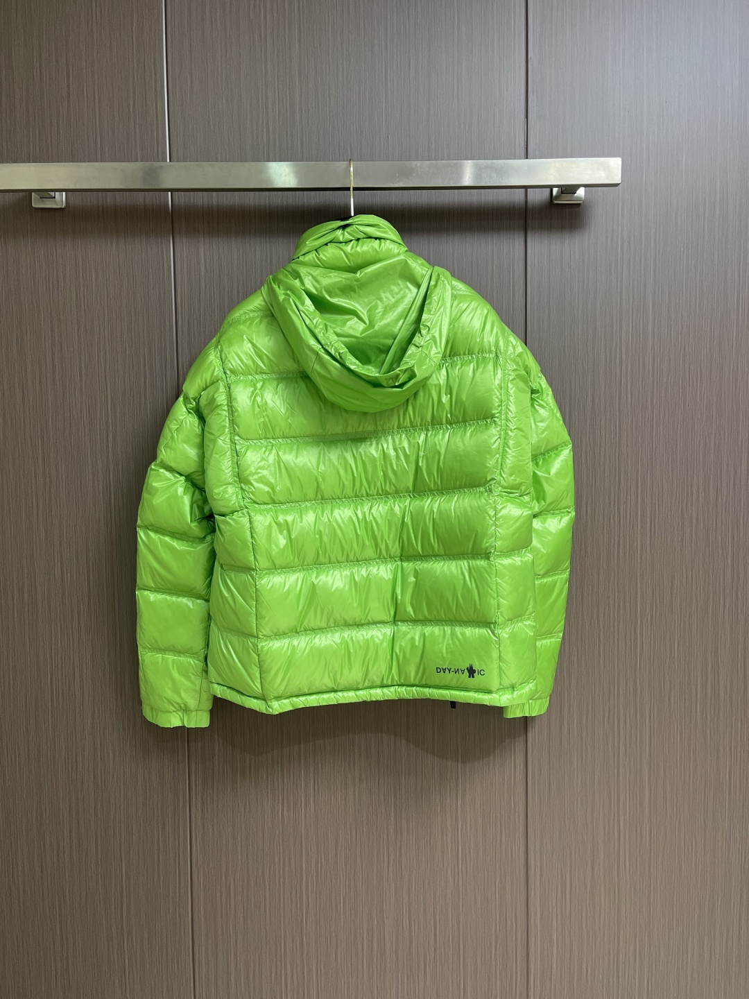 Moncler Raffort 滑雪系列羽绒服，90白鹅绒高版，专为户外活动而设计 由微型防撕 裂材料制