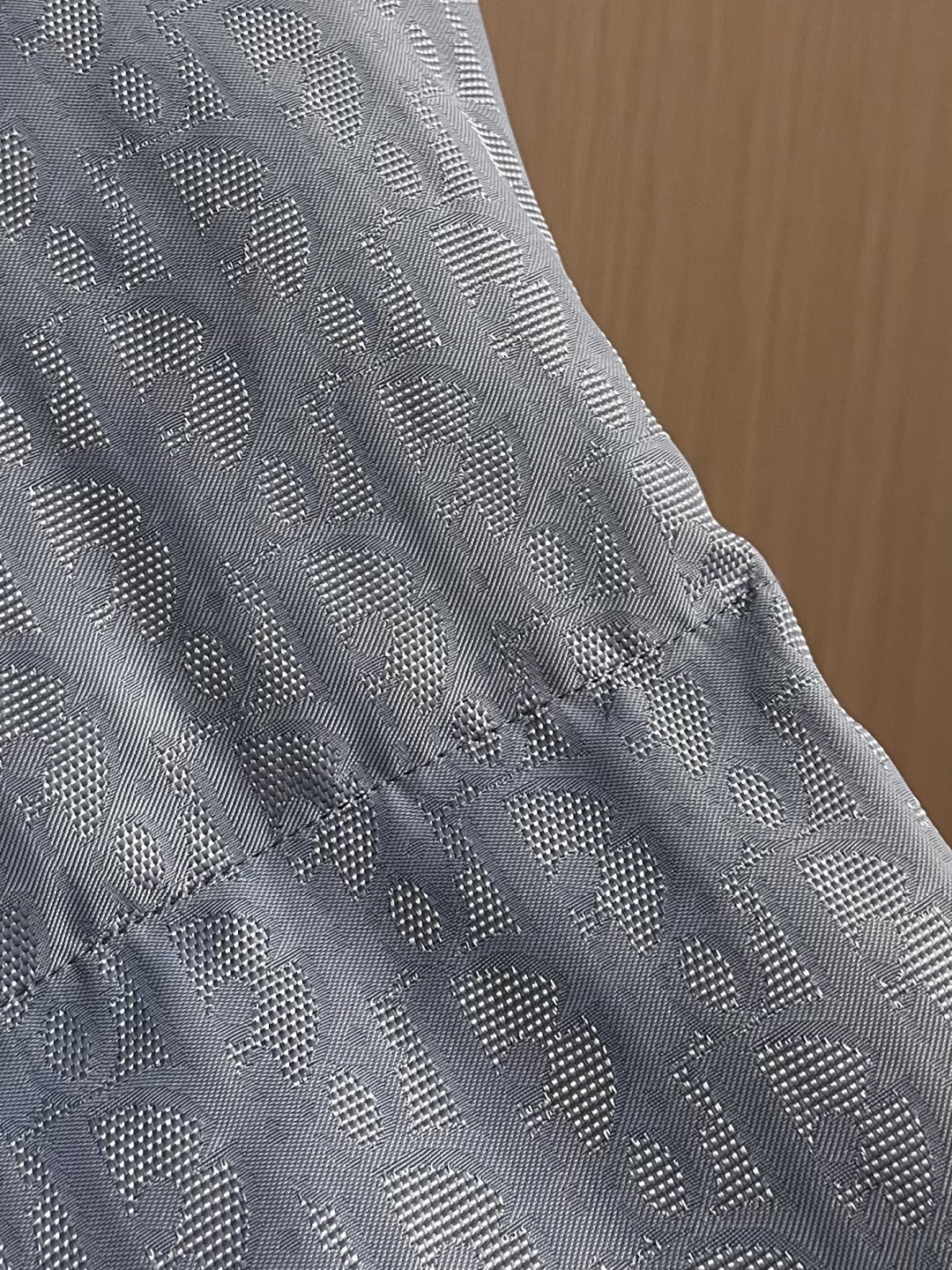 Dior 提花马甲羽绒服。 DIOR羽绒服马甲。面料采用科技提花技术：在面料上应用激光提花技术，使整件衣