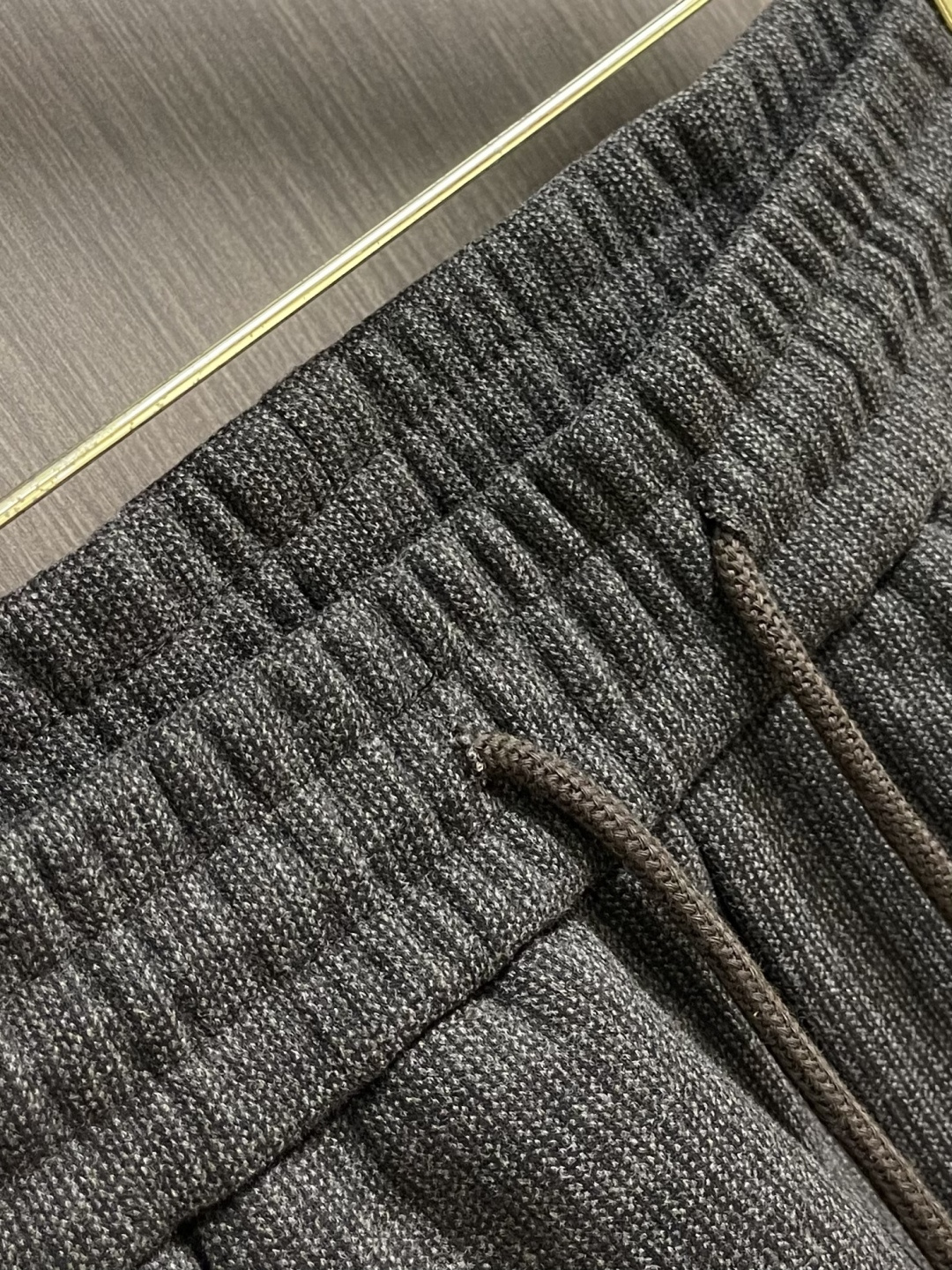 JIL Sander 棕咖色羊绒质感加绒休闲裤，当极简主义邂逅冬日温暖，这条JIL SANDER棕咖色休