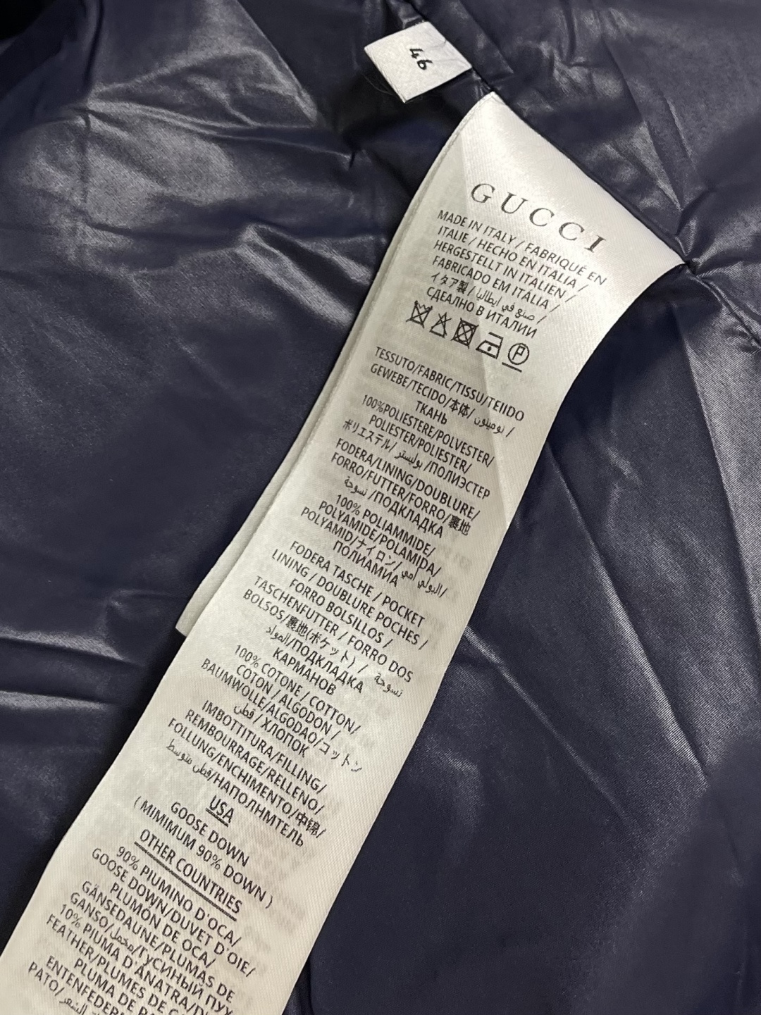 GUCCI 2025SS渐变色logo提花立领羽绒外套，品牌呈现多款渐变色配色，意在凸显面料质感和颇具辨