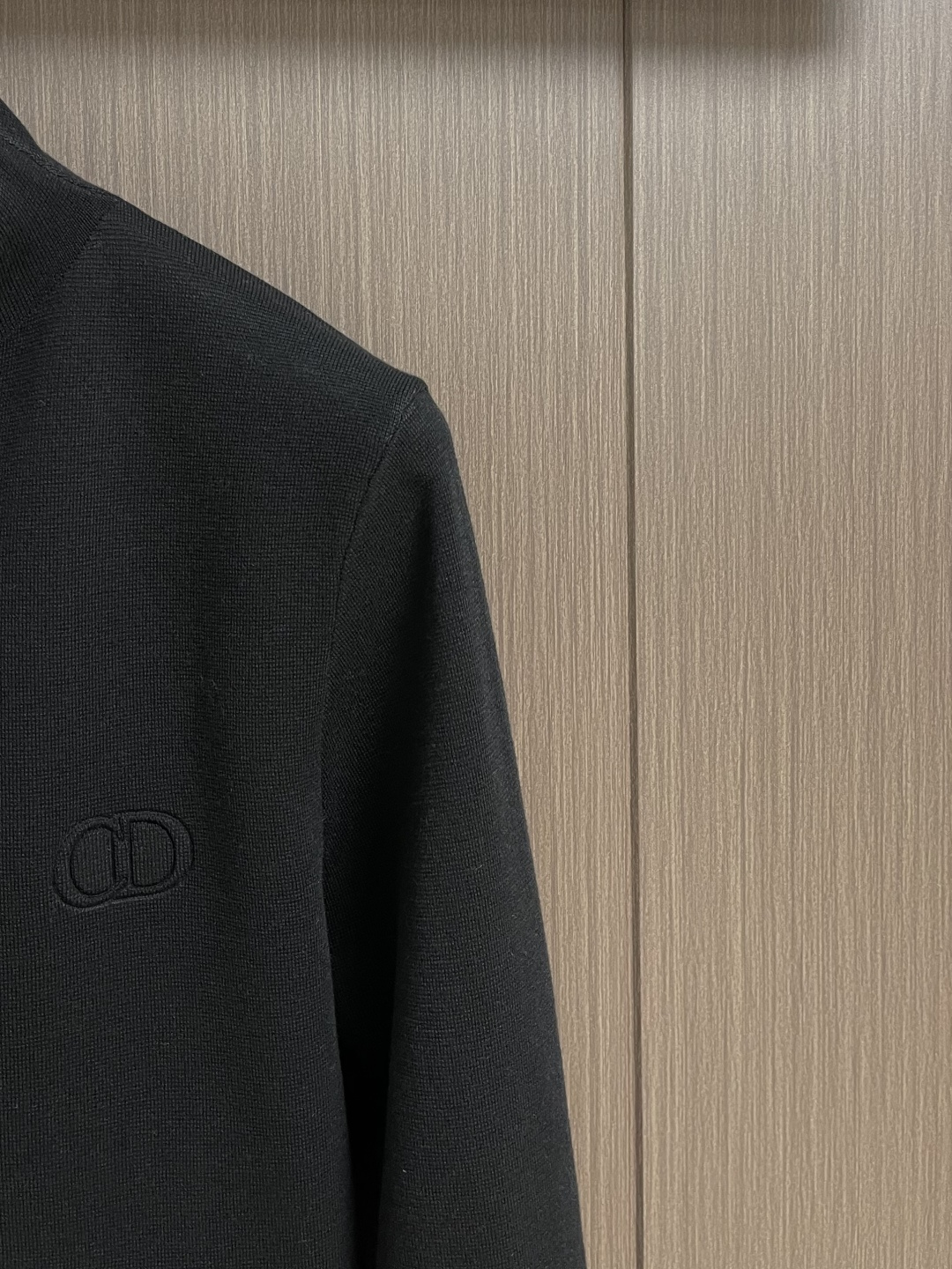 Dior Icon 拉链毛衣针织外套，定织绒光绵羊毛，胸前CD Icon标识作点缀，隐形拉链设计搭配落肩