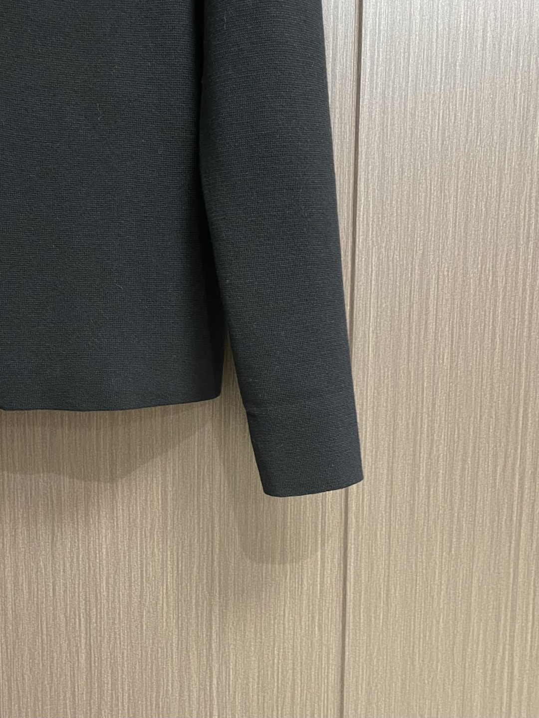 Dior Icon 拉链毛衣针织外套，定织绒光绵羊毛，胸前CD Icon标识作点缀，隐形拉链设计搭配落肩