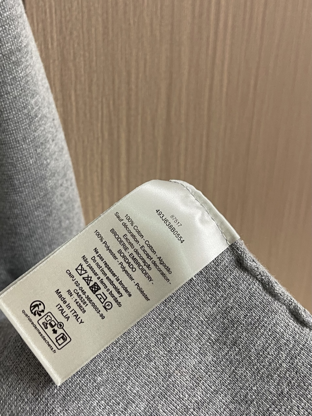 Dior Icon 拉链毛衣针织外套，定织绒光绵羊毛，胸前CD Icon标识作点缀，隐形拉链设计搭配落肩