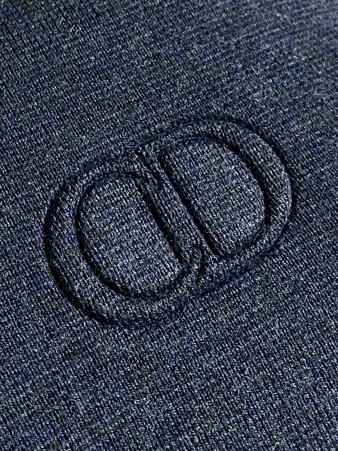 Dior Icon 拉链毛衣针织外套，定织绒光绵羊毛，胸前CD Icon标识作点缀，隐形拉链设计搭配落肩