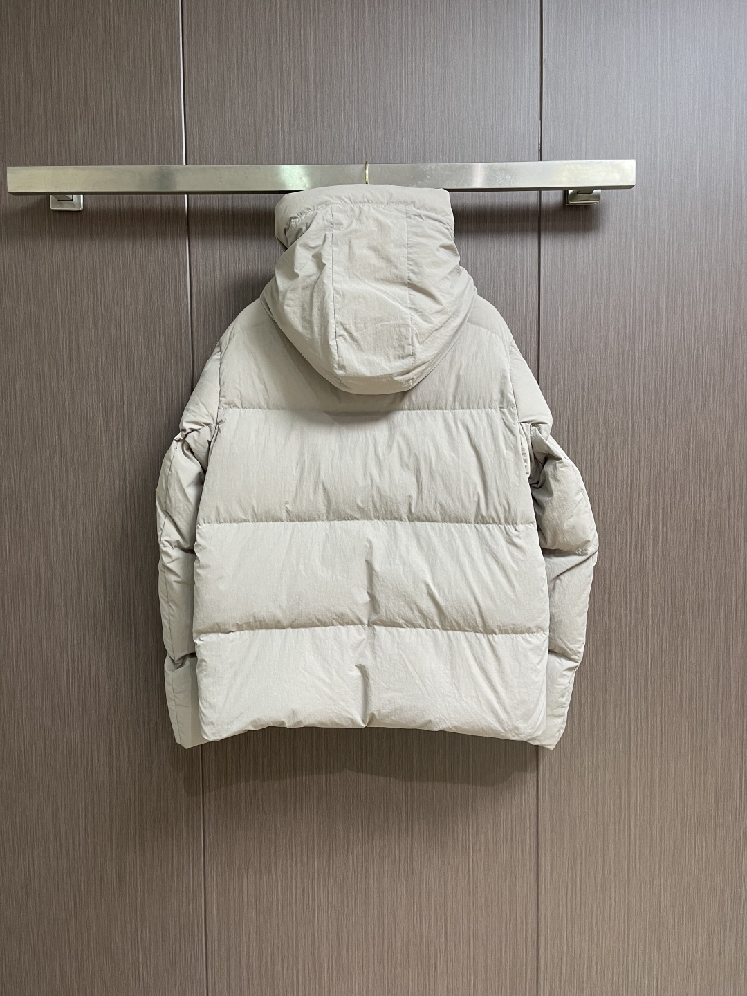 Canada Goose 加拿大鹅 胶标章仔哑光连帽羽绒服外套，面料选用高质量的防护性尼龙面料，90国标