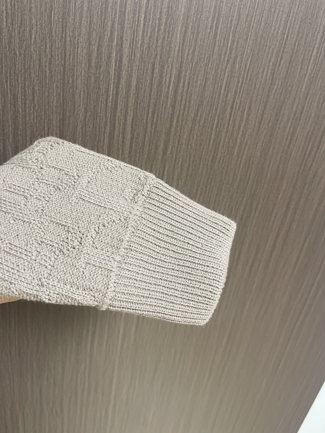 Dior 2025SS秋冬新款圆领毛衣针织衫，米色棉质混纺提花面料 Oblique 提花，这款针织衫突显