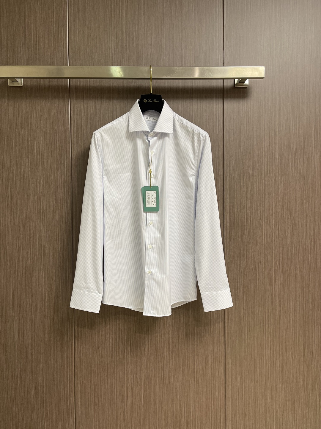 NO:627616,LP Nuoyoupanya is a luxury person who pursues excellence and high quality, and collects imported yarn-dyed long-sleeved shirts. It provides high-end imported high-count fabrics with high density and fine texture. It is self-evidently comfortable, has excellent skin-friendliness, superior breathability, and excellent details. The craftsmanship is exquisite and the lines are neat and rigorous! The upper body effect is very good. Suitable for business casual and daily wear, it is an indispensable item in the wardrobe. Sizes S-XXL, loro  piana,shirts,alexander wang19860909LP 诺悠翩雅追求卓越高品质的奢品者,珍藏级进口色织长袖衬衫.客供高定进口高支面料,高密度且质感细腻,舒适度不言而喻,亲肤性绝佳,透气性亦优越,细节方面亦非常出色,工艺精湛细腻,走线工整严谨! 上身效果非常出色 商务休闲及日常穿搭皆宜,衣橱不可或缺的单品.尺码S-XXL,,loro piana,shirts,alexander wang,Men's clothing