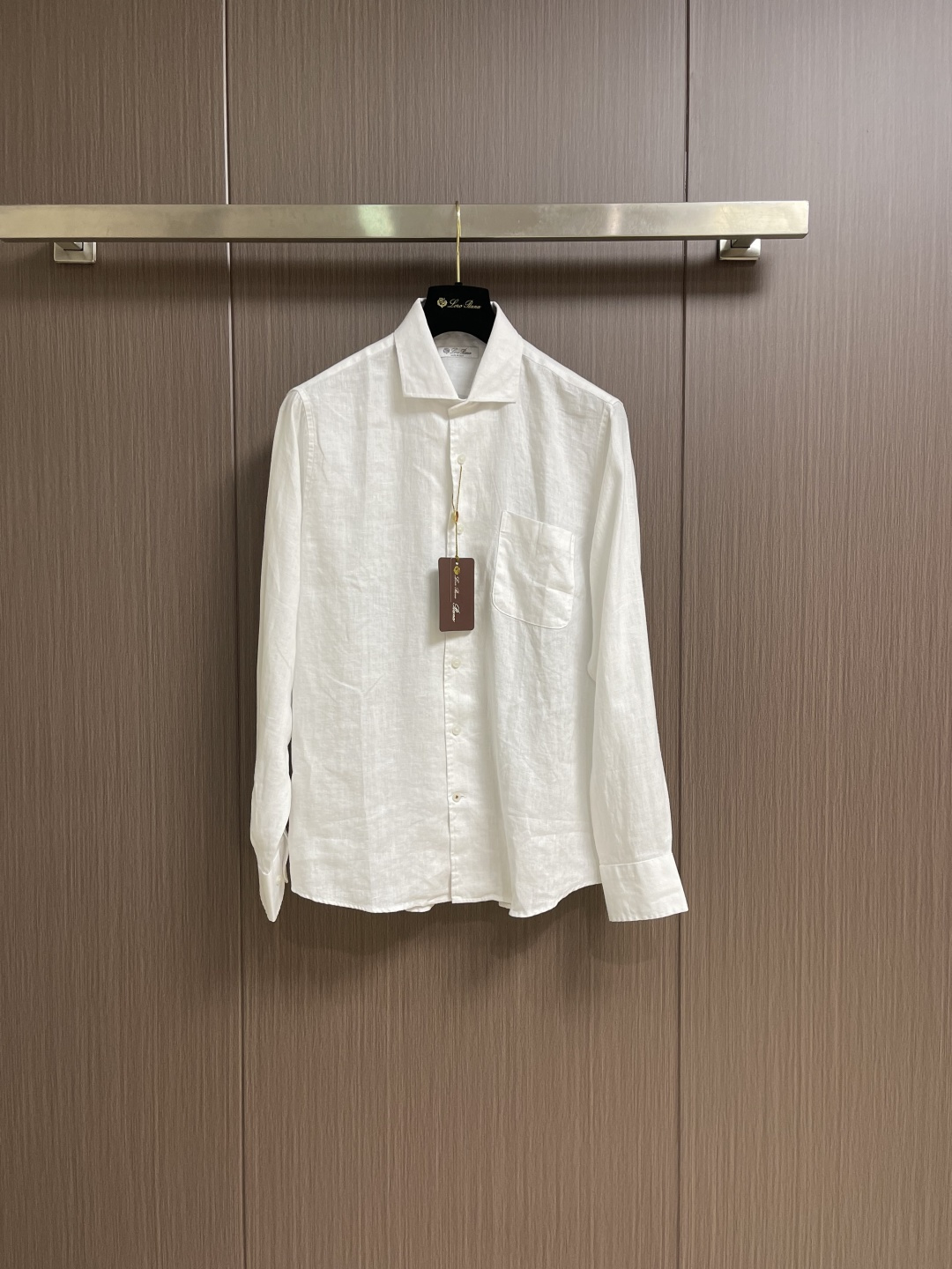 NO:627628,Lp Loropiana 2025SS new men's Tencel linen long-sleeved shirt can be worn for daily work and outdoor sports. It is the perfect combination of fashion, leisure and outdoor sports, so it is your best choice whether you wear it daily or outdoors. Extreme comfort and quick perspiration are the most popular points, improving wearing comfort. Size 39-40-41-42-43,,loro piana,loro piana,shirts,alexander wang19860909Lp Loropiana 2025SS新款男士天丝麻料长袖衬衫,日常上班 户外运动都可以穿着,是时尚休闲与户外运动的完美结合,所以无论您平时穿或者户外穿都是您的最佳选择.极致舒适和快速排汗是备受青睐的重点,提升穿着舒适度 尺码39-40-41-42-43,,loro piana,loro piana,shirts,alexander wang,Men's clothing