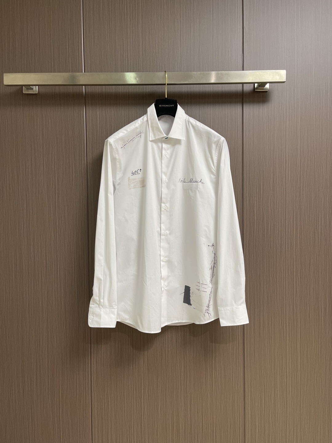 NO:627610,Givenchy turquoise button-embellished printed long-sleeved shirt, Lu Thai 125-count fine cotton fabric, 3D 3D printing technology shirt, with high-end turquoise button design!  This product is a high-end fashion brand!  The pattern looks super good!  Realism and idealism collide!  Unparalleled!  Size S-XXL,,givenchy,givenchy,shirts,alexander wang19860909Givenchy 纪梵希绿松石纽扣点缀印花长袖衬衫,鲁泰125支精棉面料,3维3D印花工艺衬衣,搭配高端的绿松石纽扣设计！本品高端时尚品牌！穿着版型超级好看！现实主义和理想主义的碰撞！无与伦比！尺码S-XXL,,givenchy,givenchy,shirts,alexander wang,Men's clothing