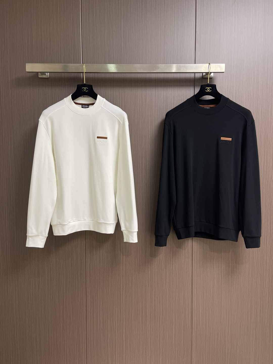 zegna 2025SS秋冬新款休闲圆领卫衣，平整的抗皱性能让您穿着始终挺拔有型。呈现出细密的肌理和微光