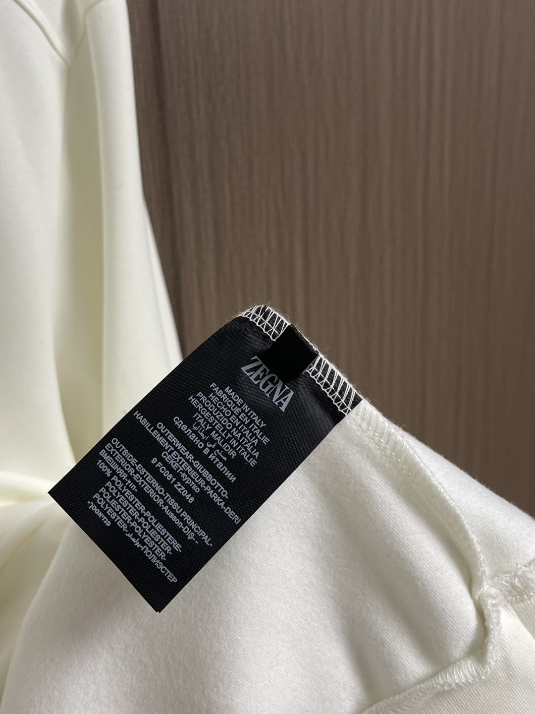 zegna 2025SS秋冬新款休闲圆领卫衣，平整的抗皱性能让您穿着始终挺拔有型。呈现出细密的肌理和微光