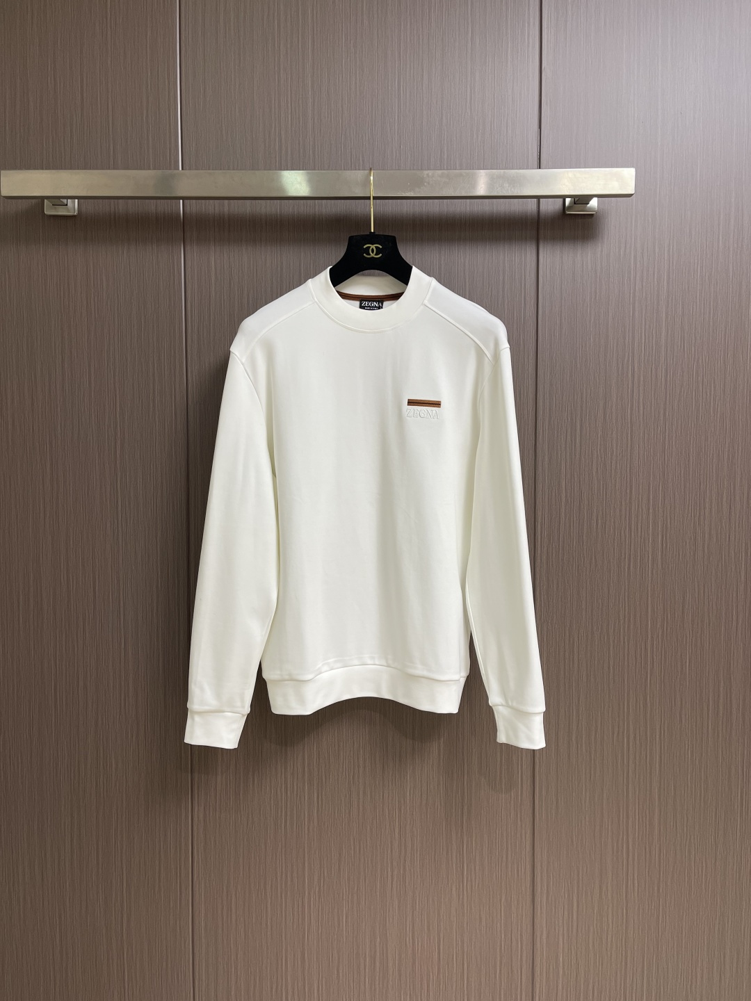 zegna 2025SS秋冬新款休闲圆领卫衣，平整的抗皱性能让您穿着始终挺拔有型。呈现出细密的肌理和微光