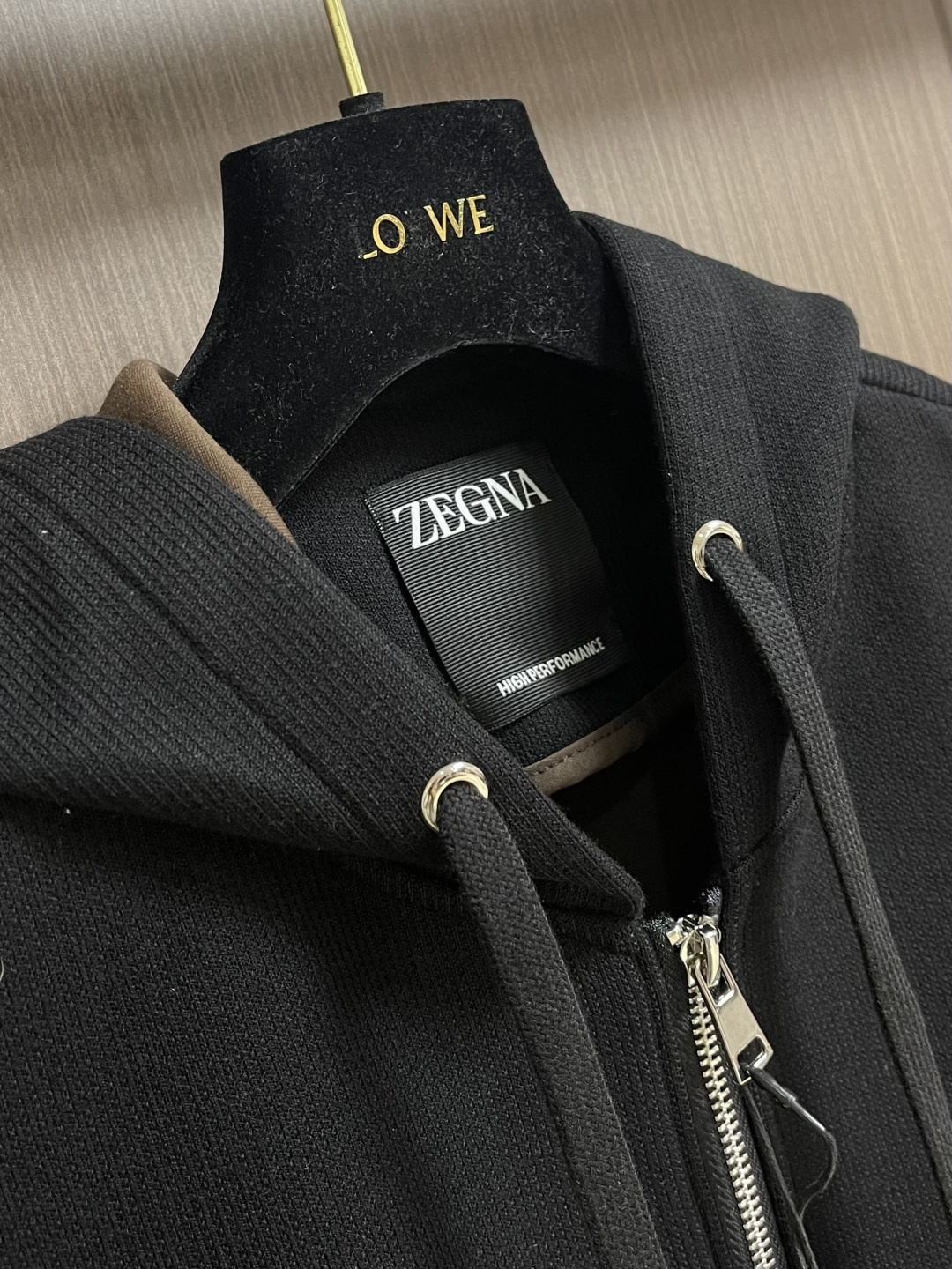 zegna 三色羊毛混纺情侣款拉链立领外套，这是ZEGna的三色羊毛混纺连帽外套，质感与格调双在线的高阶