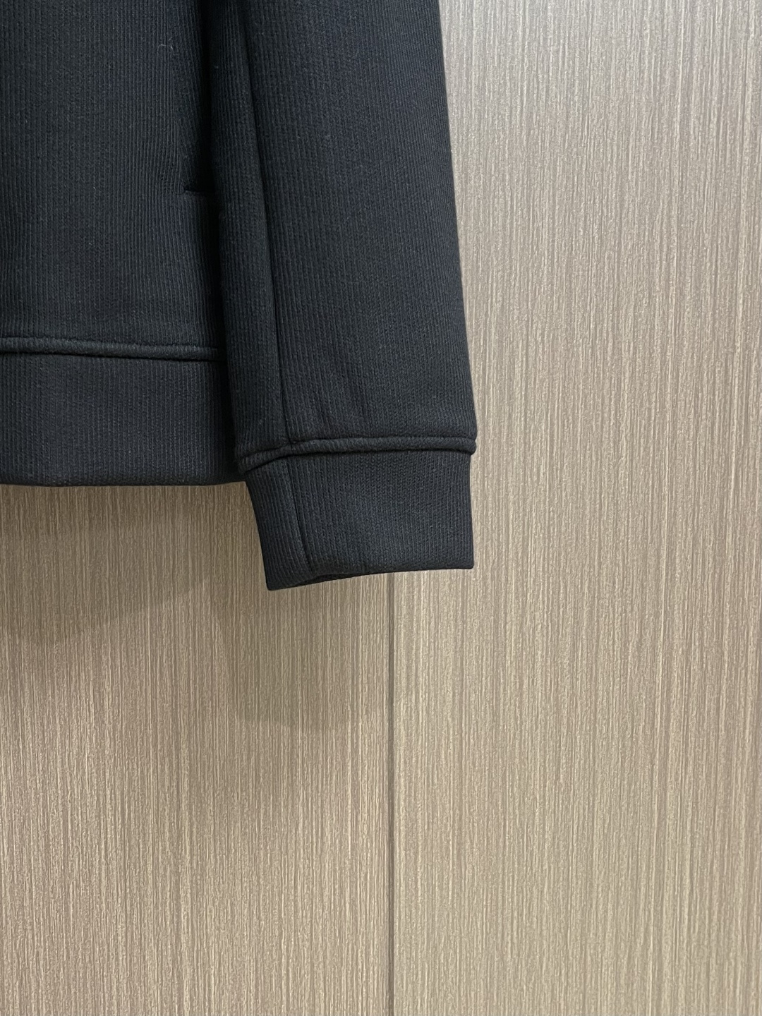 zegna 三色羊毛混纺情侣款拉链立领外套，这是ZEGna的三色羊毛混纺连帽外套，质感与格调双在线的高阶