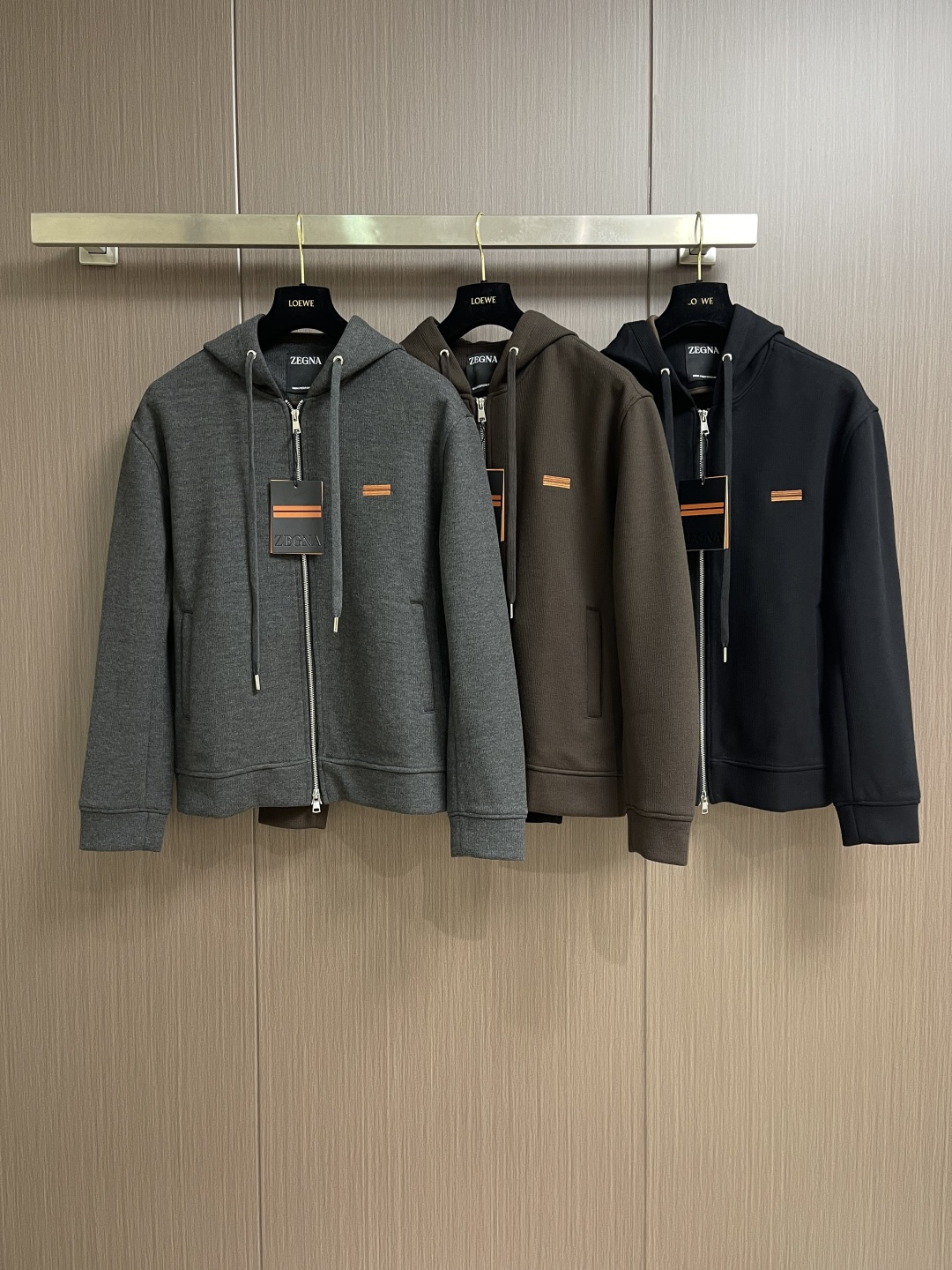 zegna 三色羊毛混纺情侣款拉链立领外套，这是ZEGna的三色羊毛混纺连帽外套，质感与格调双在线的高阶