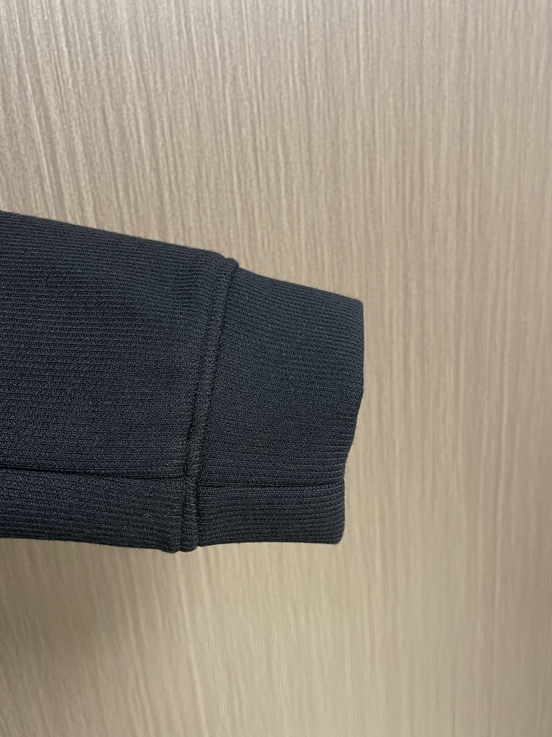 zegna 三色羊毛混纺情侣款拉链立领外套，这是ZEGna的三色羊毛混纺连帽外套，质感与格调双在线的高阶