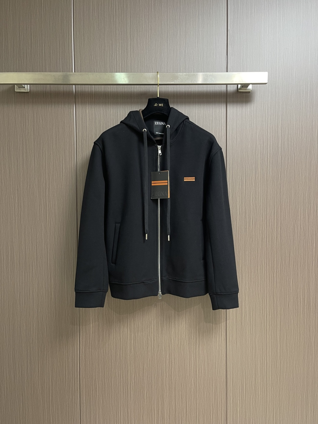 zegna 三色羊毛混纺情侣款拉链立领外套，这是ZEGna的三色羊毛混纺连帽外套，质感与格调双在线的高阶