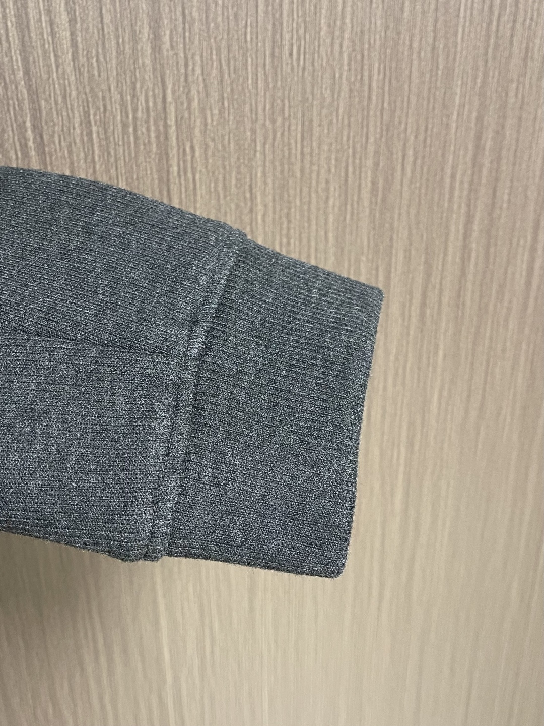 zegna 三色羊毛混纺情侣款拉链立领外套，这是ZEGna的三色羊毛混纺连帽外套，质感与格调双在线的高阶