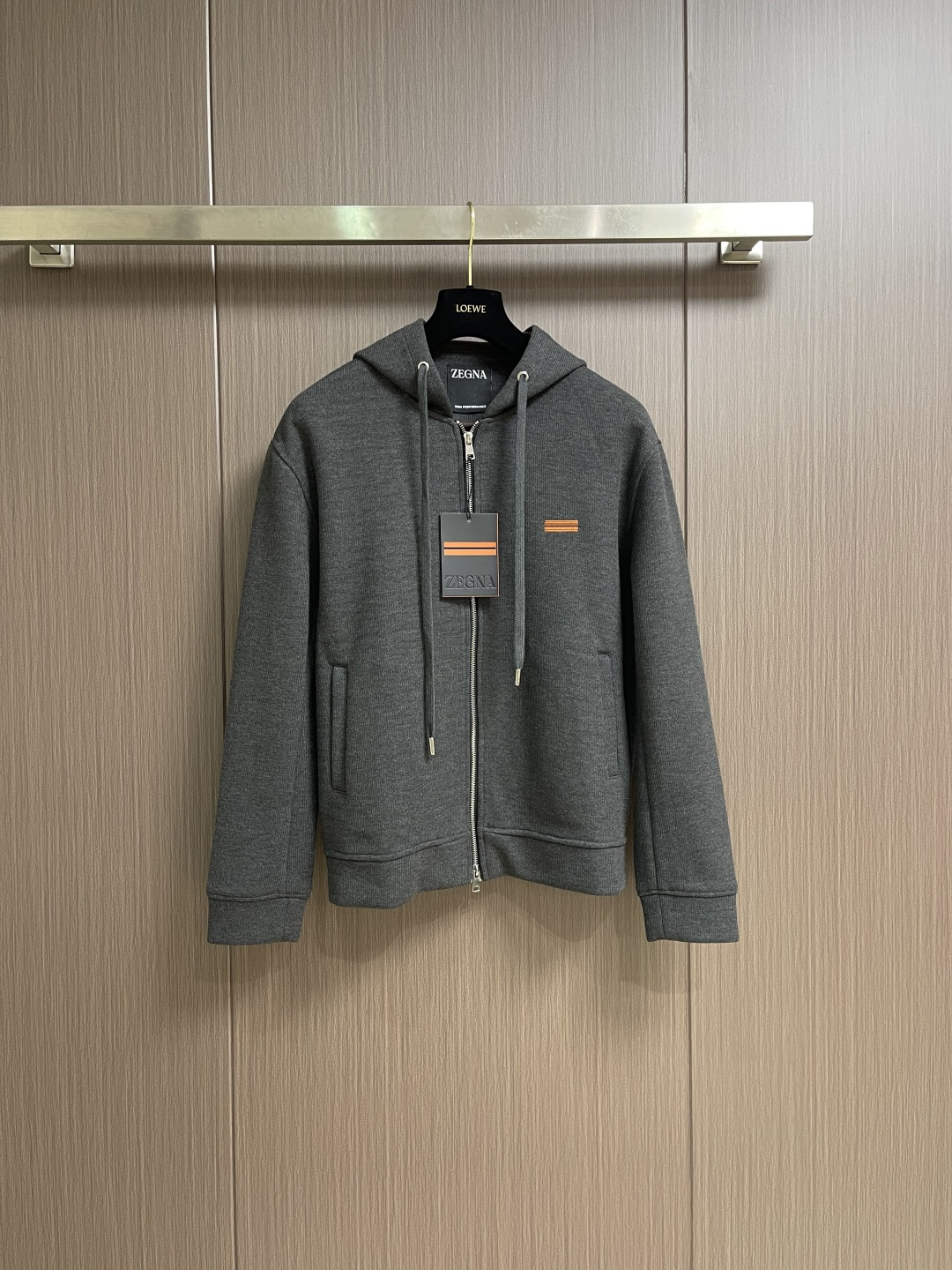 zegna 三色羊毛混纺情侣款拉链立领外套，这是ZEGna的三色羊毛混纺连帽外套，质感与格调双在线的高阶