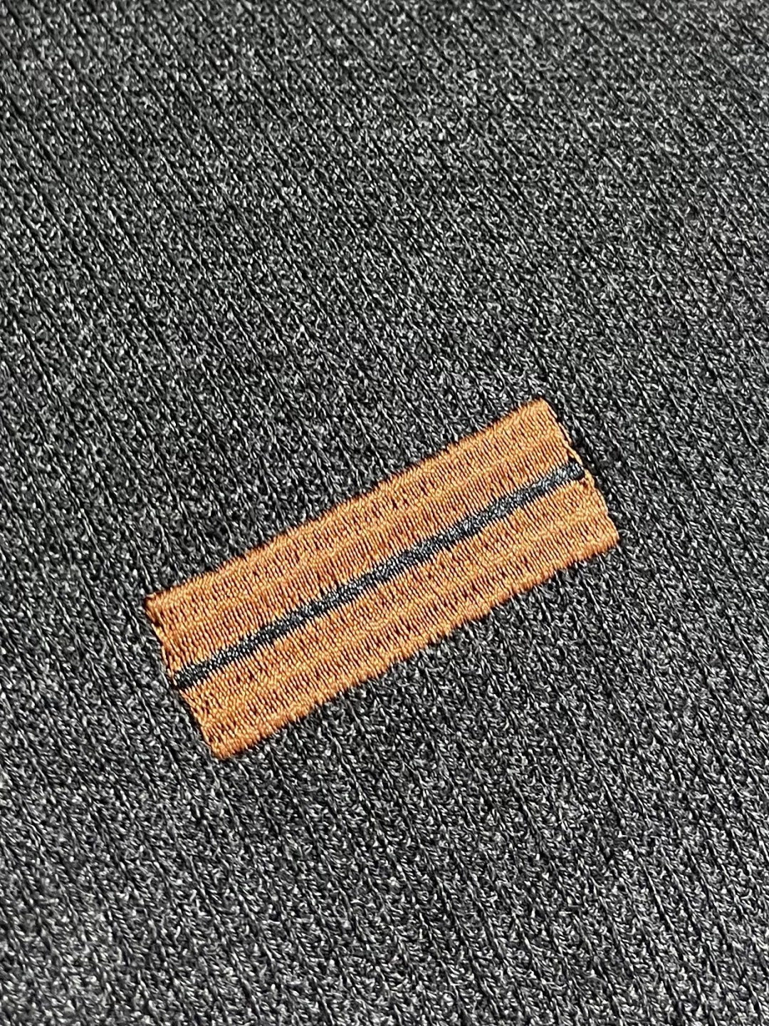 zegna 三色羊毛混纺情侣款拉链立领外套，这是ZEGna的三色羊毛混纺连帽外套，质感与格调双在线的高阶