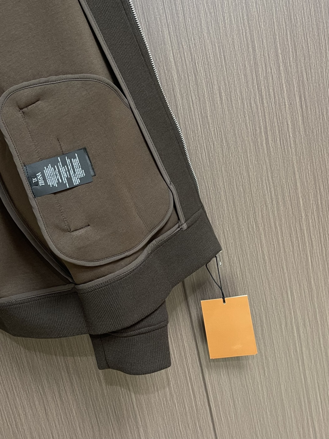 zegna 三色羊毛混纺情侣款拉链立领外套，这是ZEGna的三色羊毛混纺连帽外套，质感与格调双在线的高阶