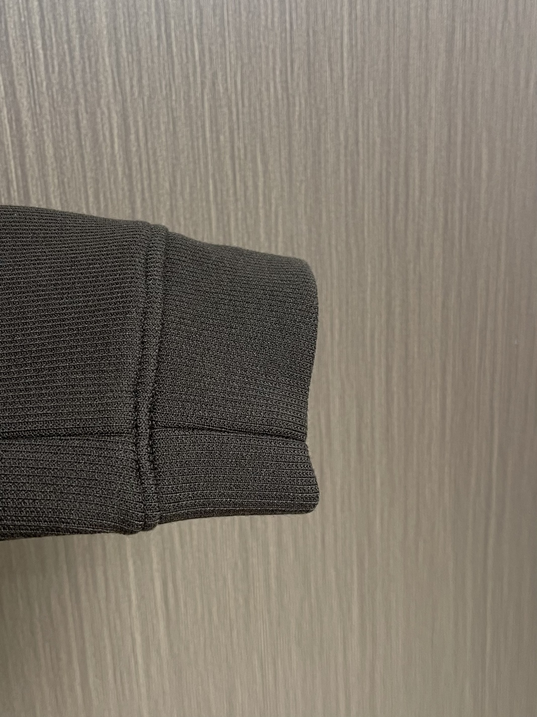 zegna 三色羊毛混纺情侣款拉链立领外套，这是ZEGna的三色羊毛混纺连帽外套，质感与格调双在线的高阶