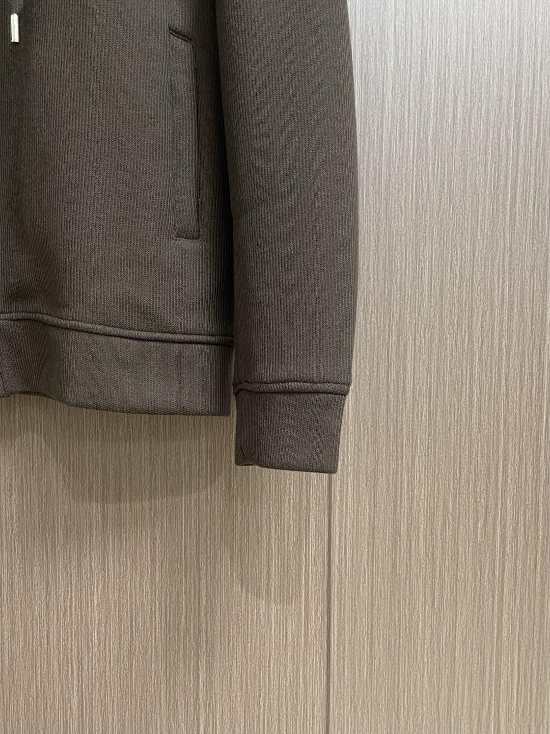 zegna 三色羊毛混纺情侣款拉链立领外套，这是ZEGna的三色羊毛混纺连帽外套，质感与格调双在线的高阶