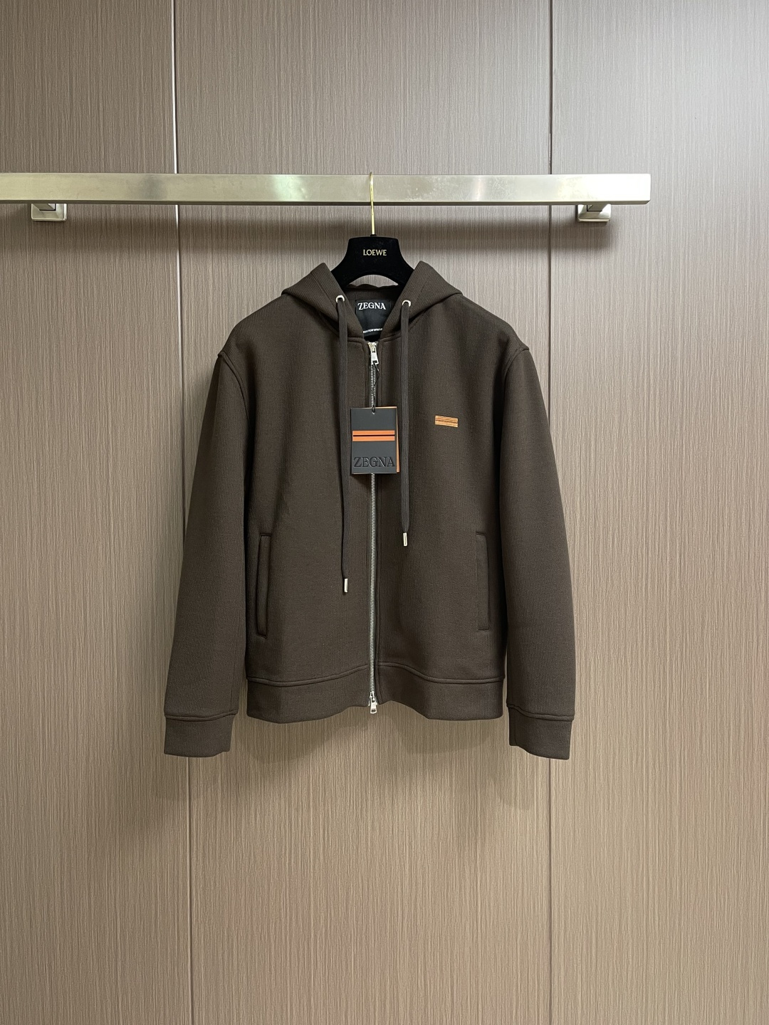 zegna 三色羊毛混纺情侣款拉链立领外套，这是ZEGna的三色羊毛混纺连帽外套，质感与格调双在线的高阶