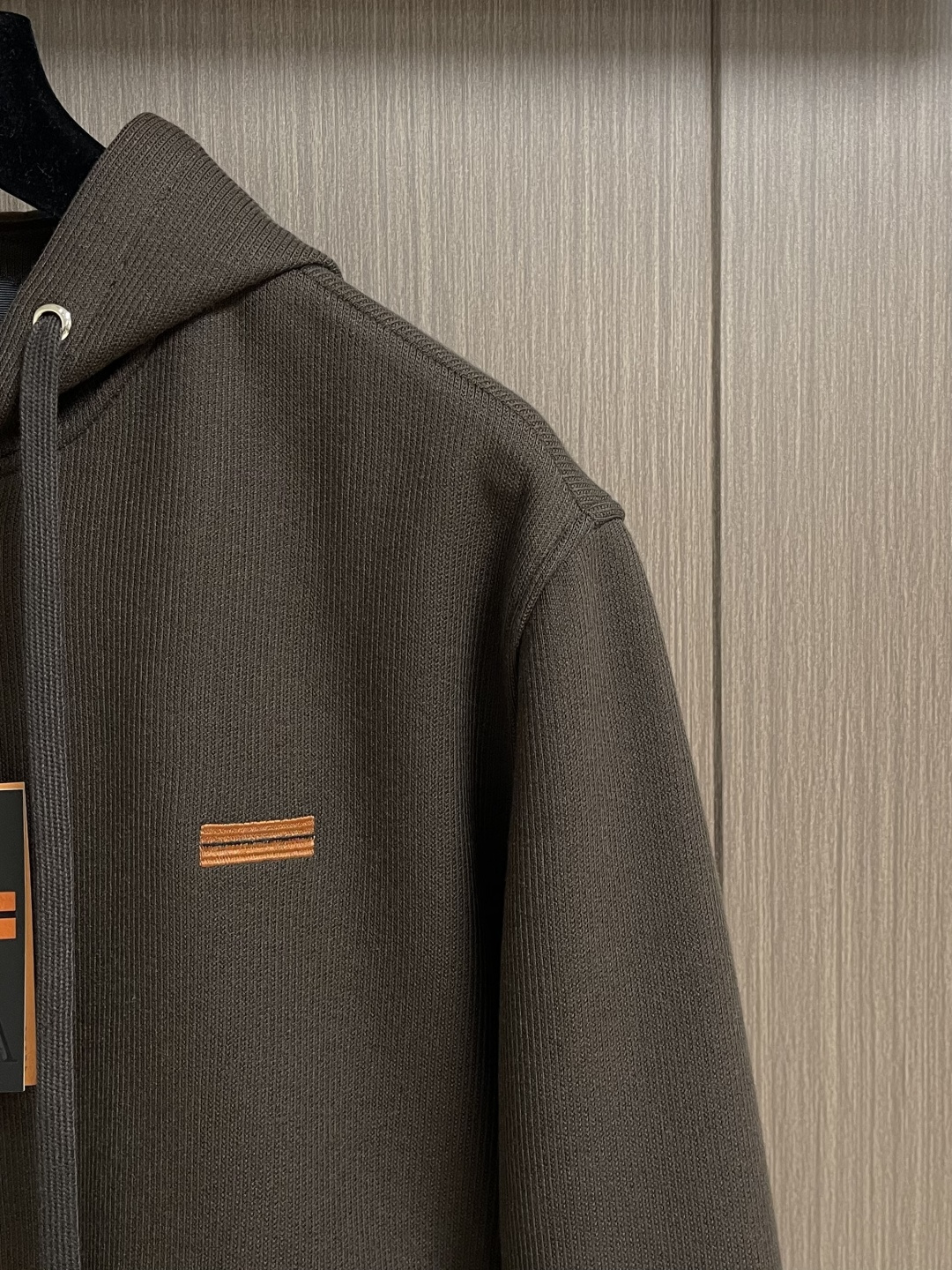 zegna 三色羊毛混纺情侣款拉链立领外套，这是ZEGna的三色羊毛混纺连帽外套，质感与格调双在线的高阶