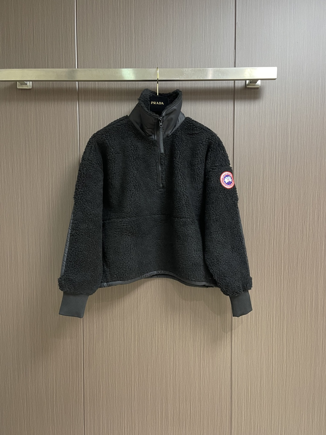 NO:609565,Canada Goose Canada Goose lambswool jacket, Simcoe sherpa zipper jacket is made of Kind artificial long-hair sherpa. It has dropped shoulders, high collar and adjustable waist hem with internal drawstring. Standard embroidered color label; top-quality Simcoe sherpa. Sizes S-M-L,,jackets & coats,jackets & coats,alexander wang19860909Canada Goose 加拿大鹅羊羔毛夹克外套,Simcoe羊羔绒拉链夹克采用Kind人造长毛羊羔绒制成,它具有落肩、高领和带内部拉绳的可调节腰部下摆.标准刺绣彩标；顶级Simcoe羊羔绒.尺码S-M-L,,jackets & coats,jackets & coats,alexander wang,Men's clothing