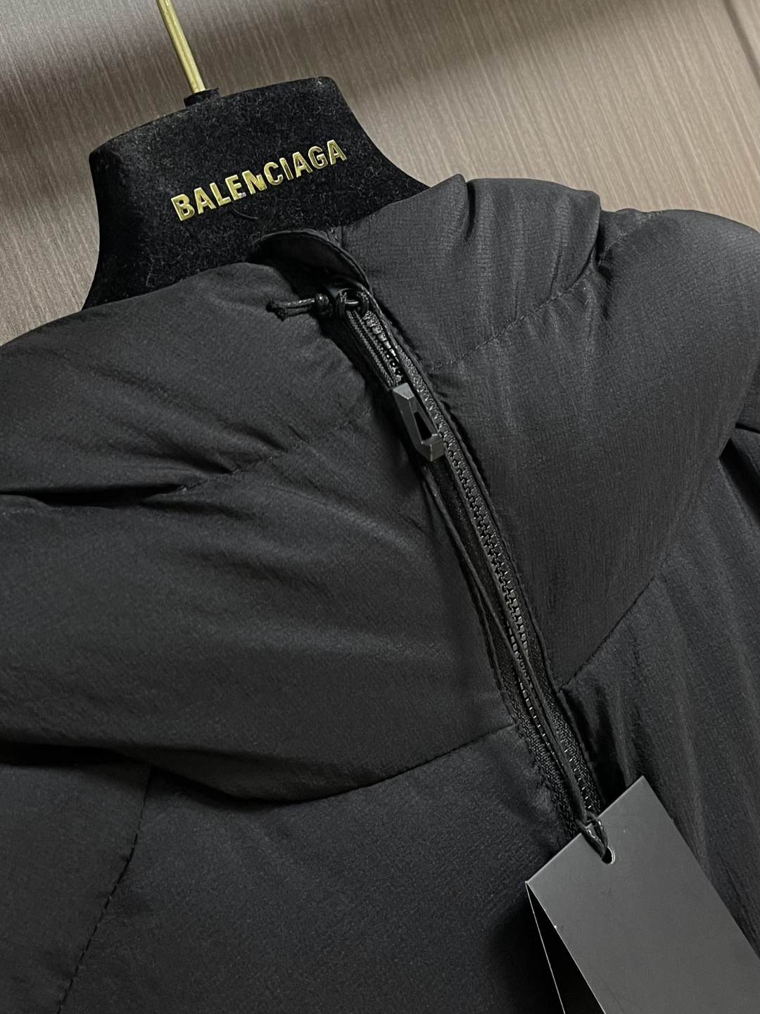 凯乐石KAILAS 2025SS秋冬新款连帽羽绒外套，采用锦纶（尼龙）面料：100D高密度尼龙塔夫绸（N