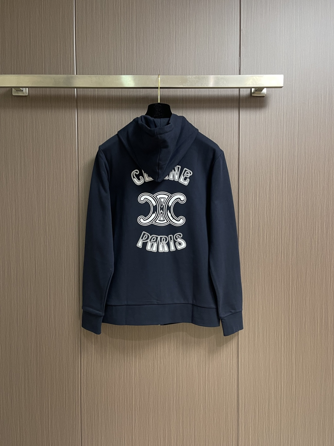 Celine 2025Fw新款印花字母连帽拉链卫衣外套，采用定织定染高克重纯棉卫衣面料制成 面料手感厚实