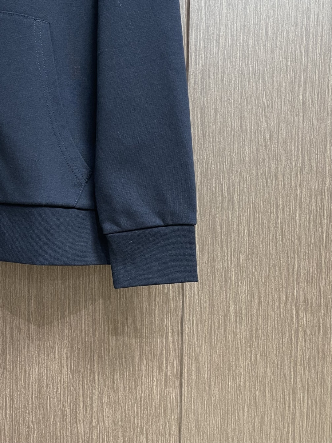 Celine 2025Fw新款印花字母连帽拉链卫衣外套，采用定织定染高克重纯棉卫衣面料制成 面料手感厚实