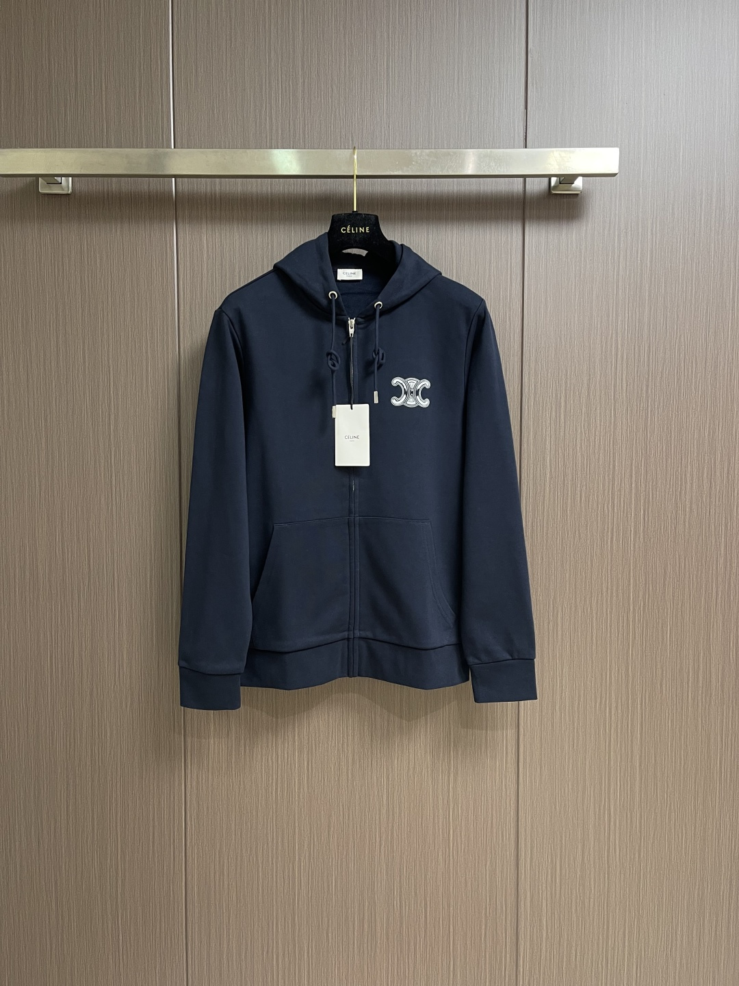 Celine 2025Fw新款印花字母连帽拉链卫衣外套，采用定织定染高克重纯棉卫衣面料制成 面料手感厚实