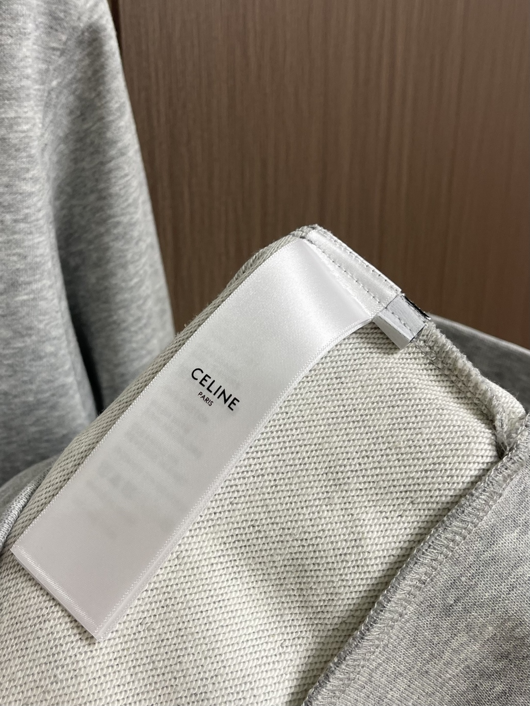 Celine 2025Fw新款印花字母连帽拉链卫衣外套，采用定织定染高克重纯棉卫衣面料制成 面料手感厚实