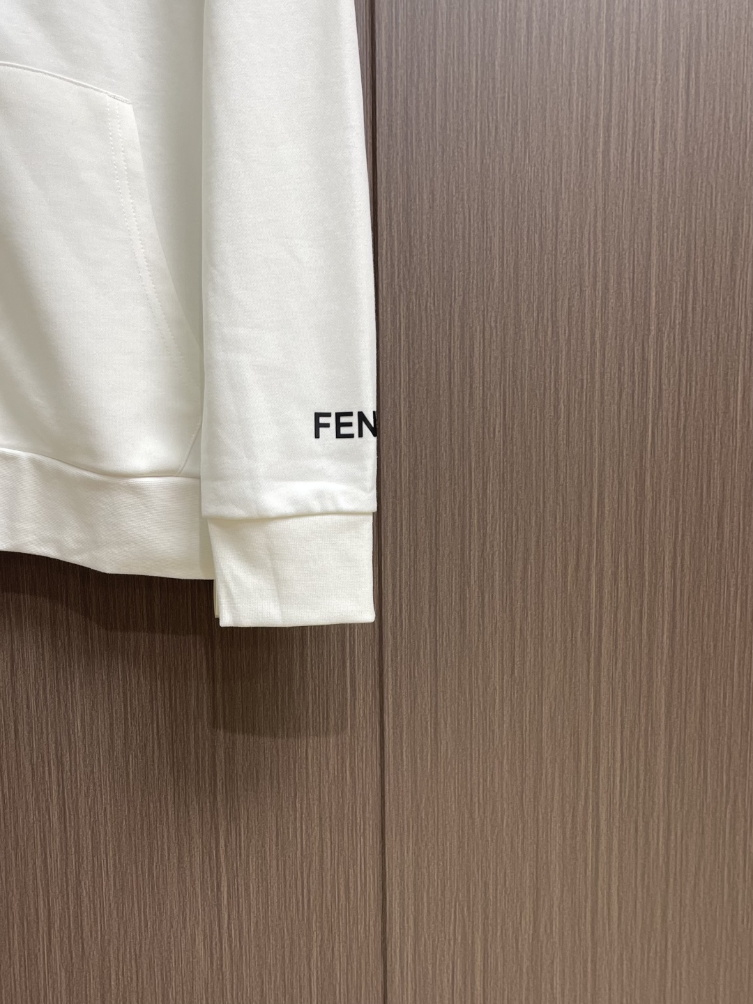fendi 小怪兽印花拉链连帽卫衣外套，面料采用26s双纱＋10s鱼鳞底面料，380g；搭配21s双纱2