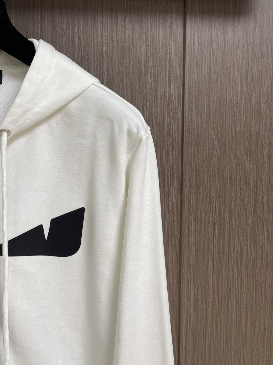 fendi 小怪兽印花拉链连帽卫衣外套，面料采用26s双纱＋10s鱼鳞底面料，380g；搭配21s双纱2