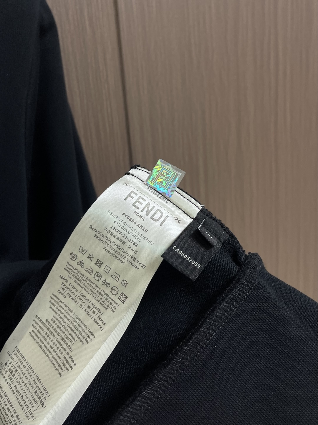 fendi 小怪兽印花拉链连帽卫衣外套，面料采用26s双纱＋10s鱼鳞底面料，380g；搭配21s双纱2